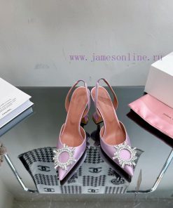 Our top tier Cinderella crystal shoes———————————It doesn't matter if there is no prince. Evepddfozu5