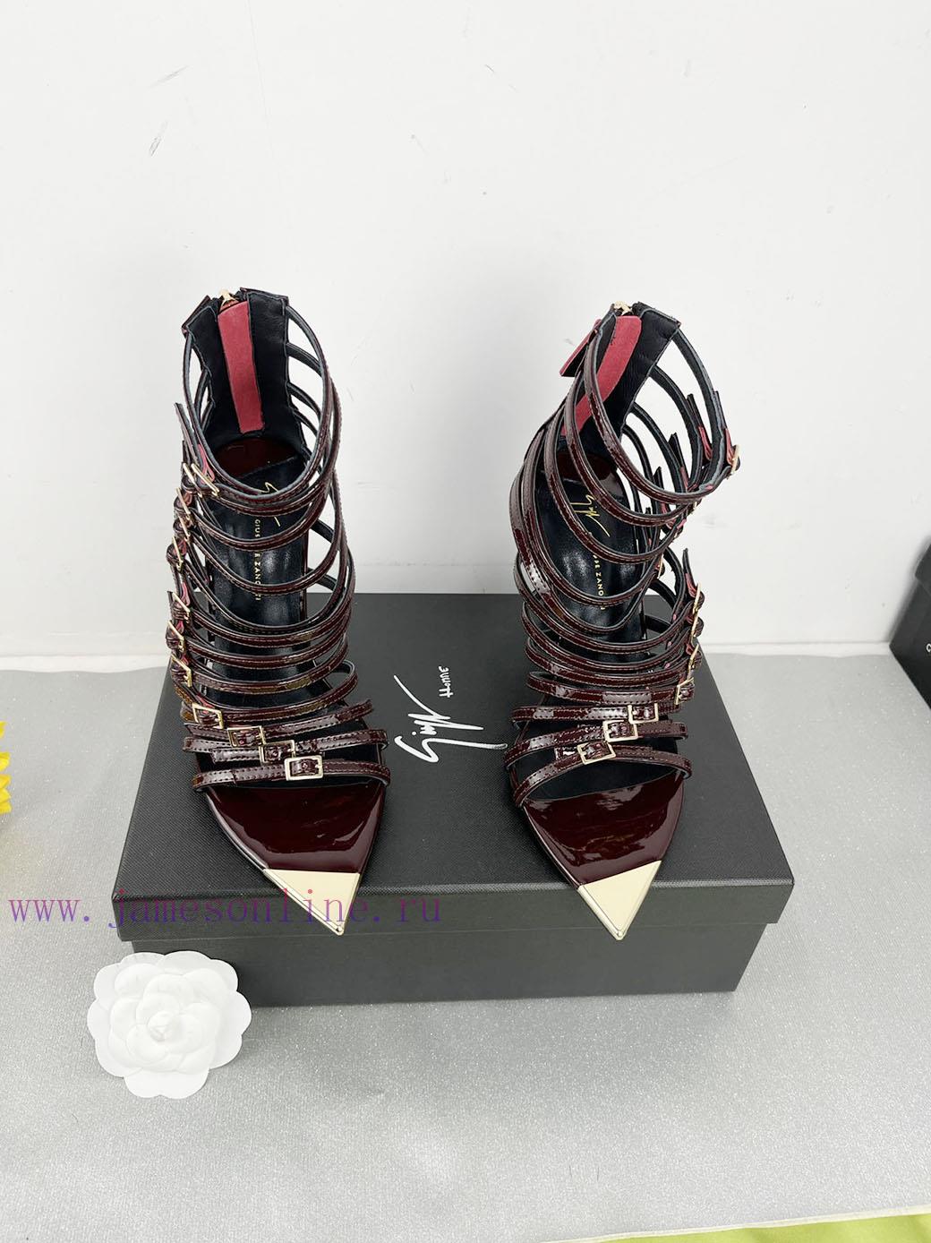 Giuseppe ZanottiSelected black imitation patent leather synthetic fabric with modern light a9h13nf5u - Image 2