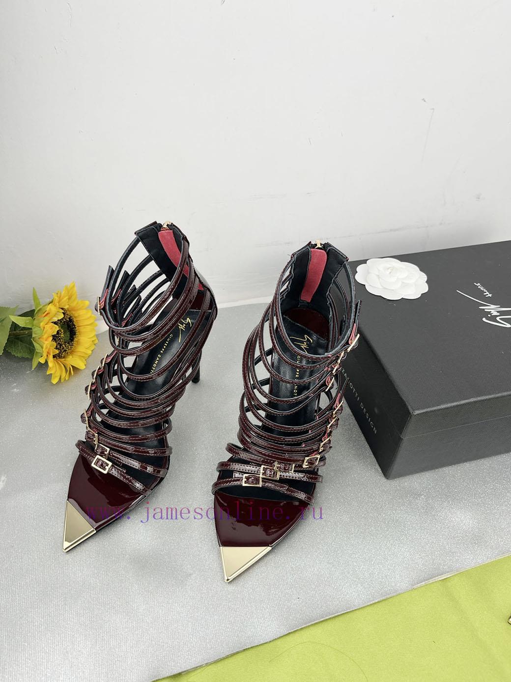 Giuseppe ZanottiSelected black imitation patent leather synthetic fabric with modern light a9h13nf5u - Image 3