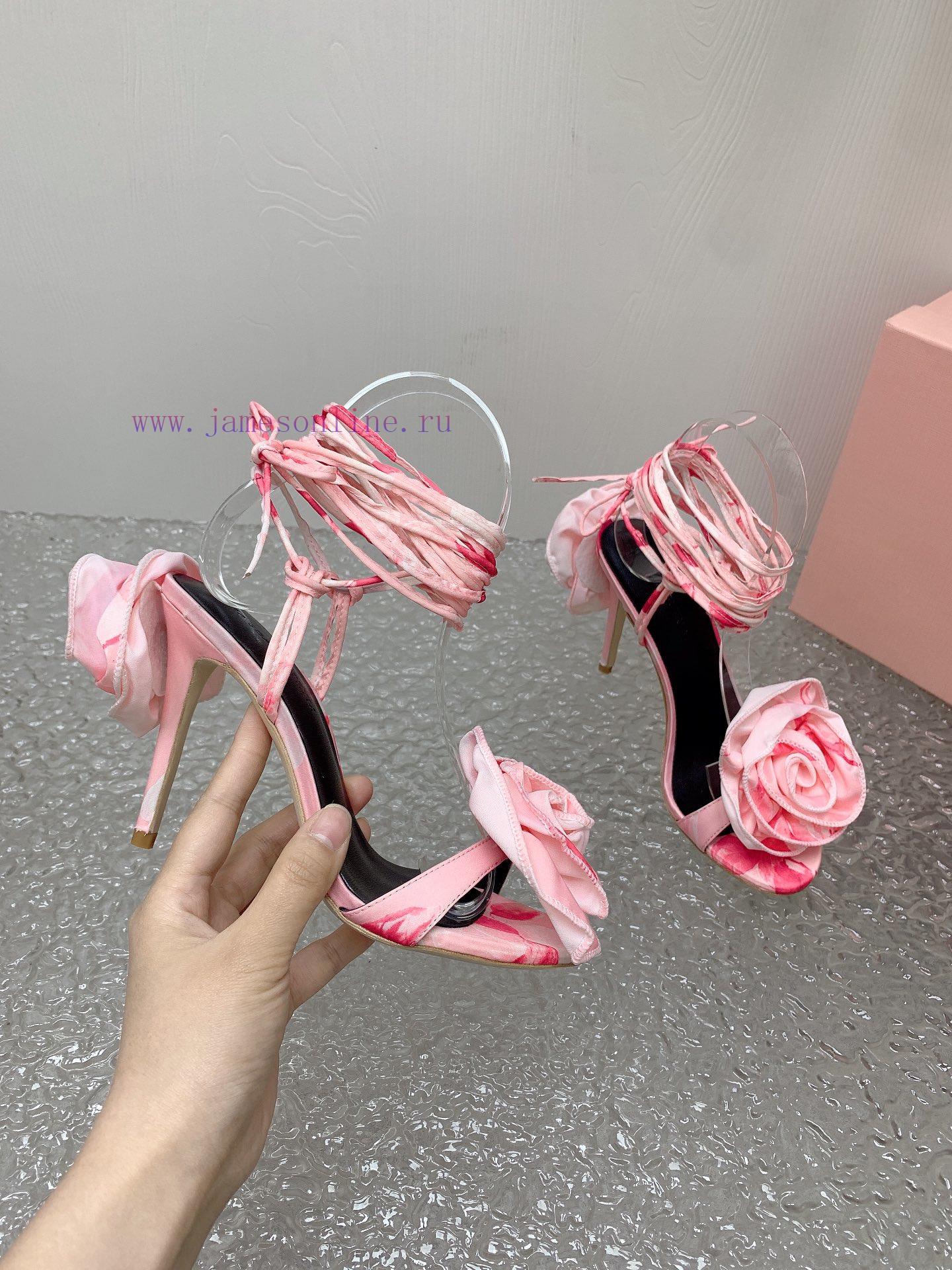 Magda Butrym Create a contemporary perspective of Romanticism, balancing low-key and traditi6y3kawcg - Image 5