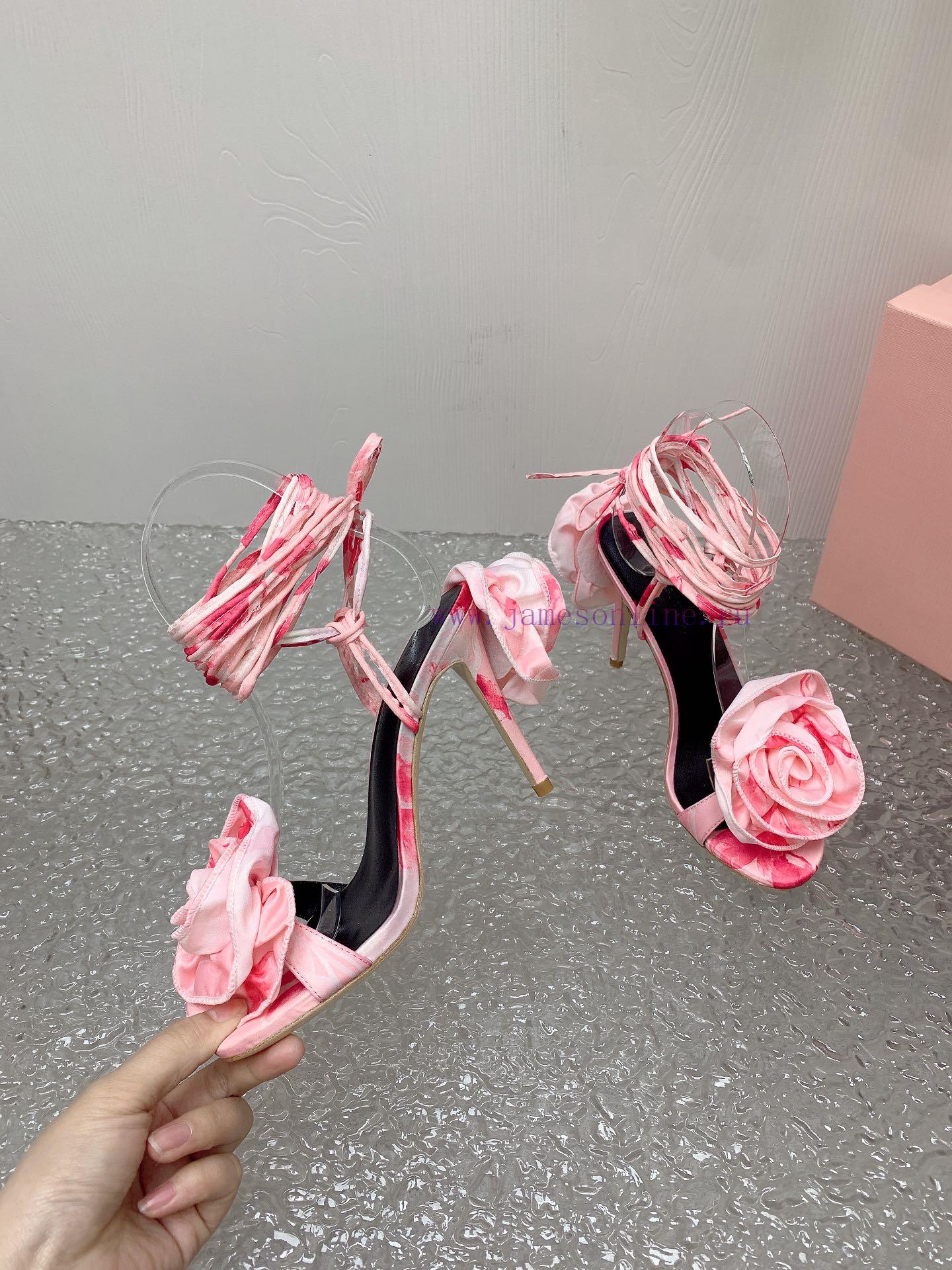 Magda Butrym Create a contemporary perspective of Romanticism, balancing low-key and traditi6y3kawcg - Image 6