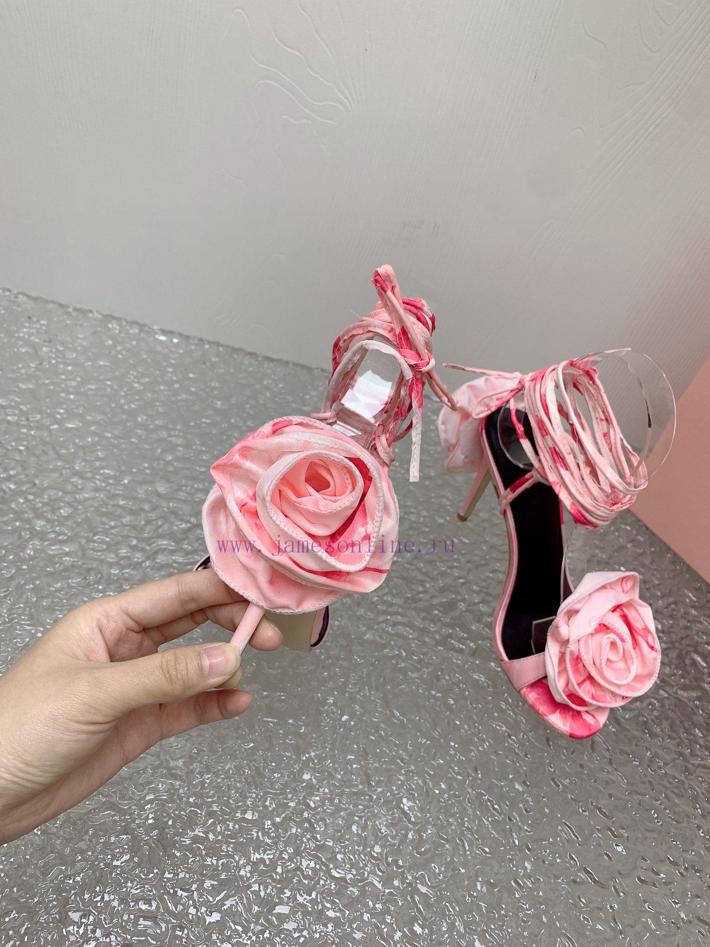 Magda Butrym Create a contemporary perspective of Romanticism, balancing low-key and traditi6y3kawcg - Image 7