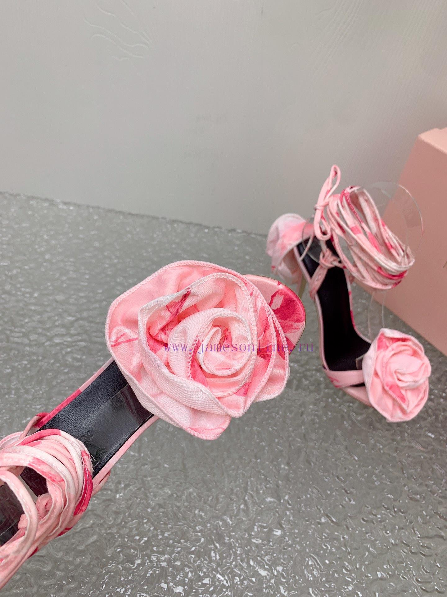 Magda Butrym Create a contemporary perspective of Romanticism, balancing low-key and traditi6y3kawcg - Image 8