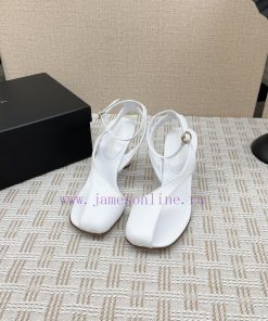 Dries Van Note * 𝟐𝟒/𝐀𝐖 Beautiful SandalsThe most beautiful sandals of the year, with a desigakiyo6ag