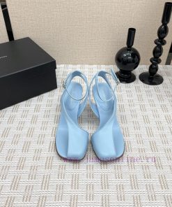 Dries Van Note * 𝟐𝟒/𝐀𝐖 Beautiful SandalsThe most beautiful sandals of the year, with a desigybusefto