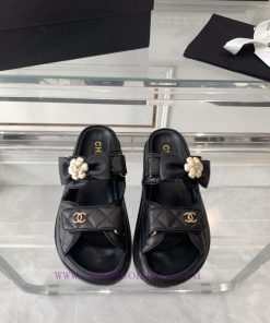 Chanel's new beach sandals with leather surface, top of the line super version, super popula2fqjb00u