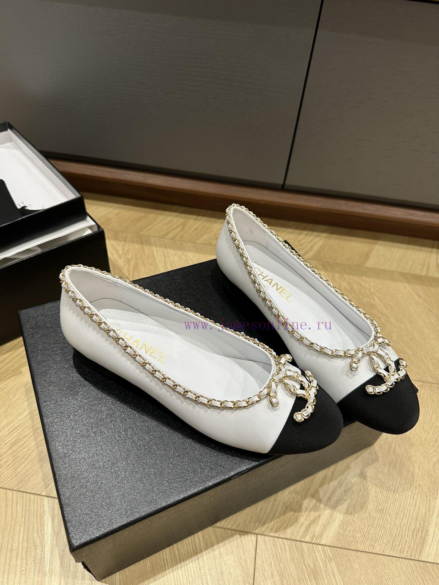 Top qualityChanel 24ss new flat sole shoes ️Sheepskin inside//Handmade leather chain//Italia8f3k86j8 - Image 4