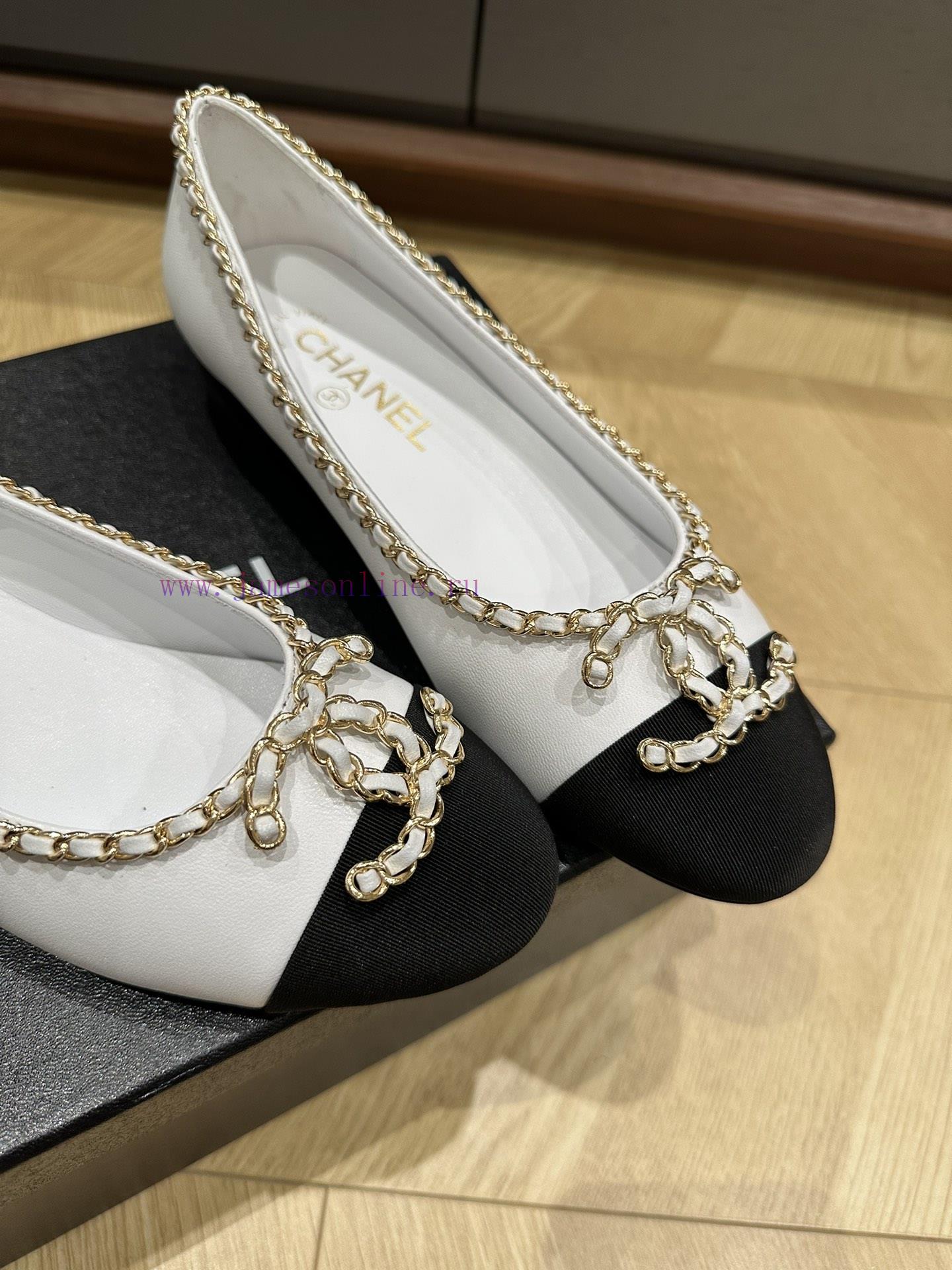 Top qualityChanel 24ss new flat sole shoes ️Sheepskin inside//Handmade leather chain//Italia8f3k86j8 - Image 5