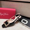 RVBelle 45mm metal square buckle thick heel sandalsThe most beautiful summer secret is the B69cj5div