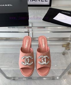 Chanel's new spring and summer sandals continue Chanel's classic style, elegant, slow and luer5nqt4i