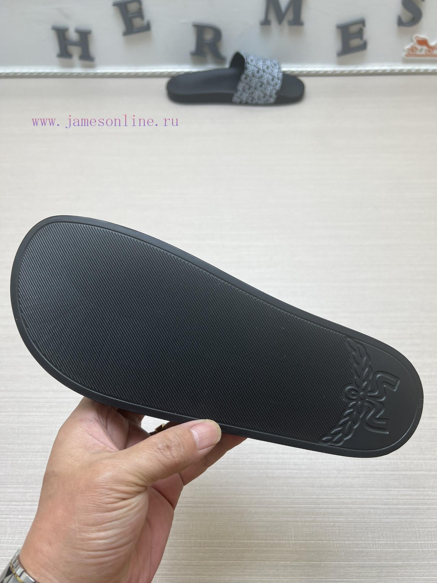 MCM's latest popular fashion slippers, with original 11 mold opening on the official website1jz1at5f - Image 7