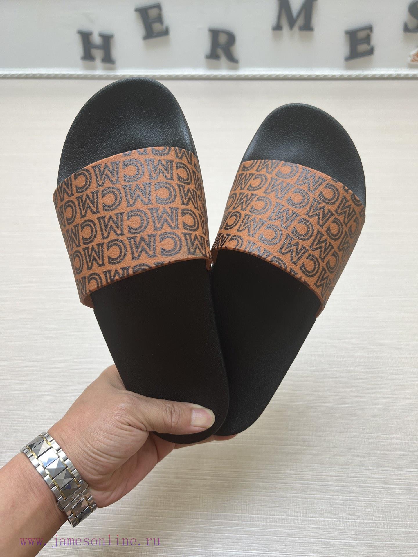 MCM's latest popular fashion slippers, with original 11 mold opening on the official websiteoax947y2 - Image 3