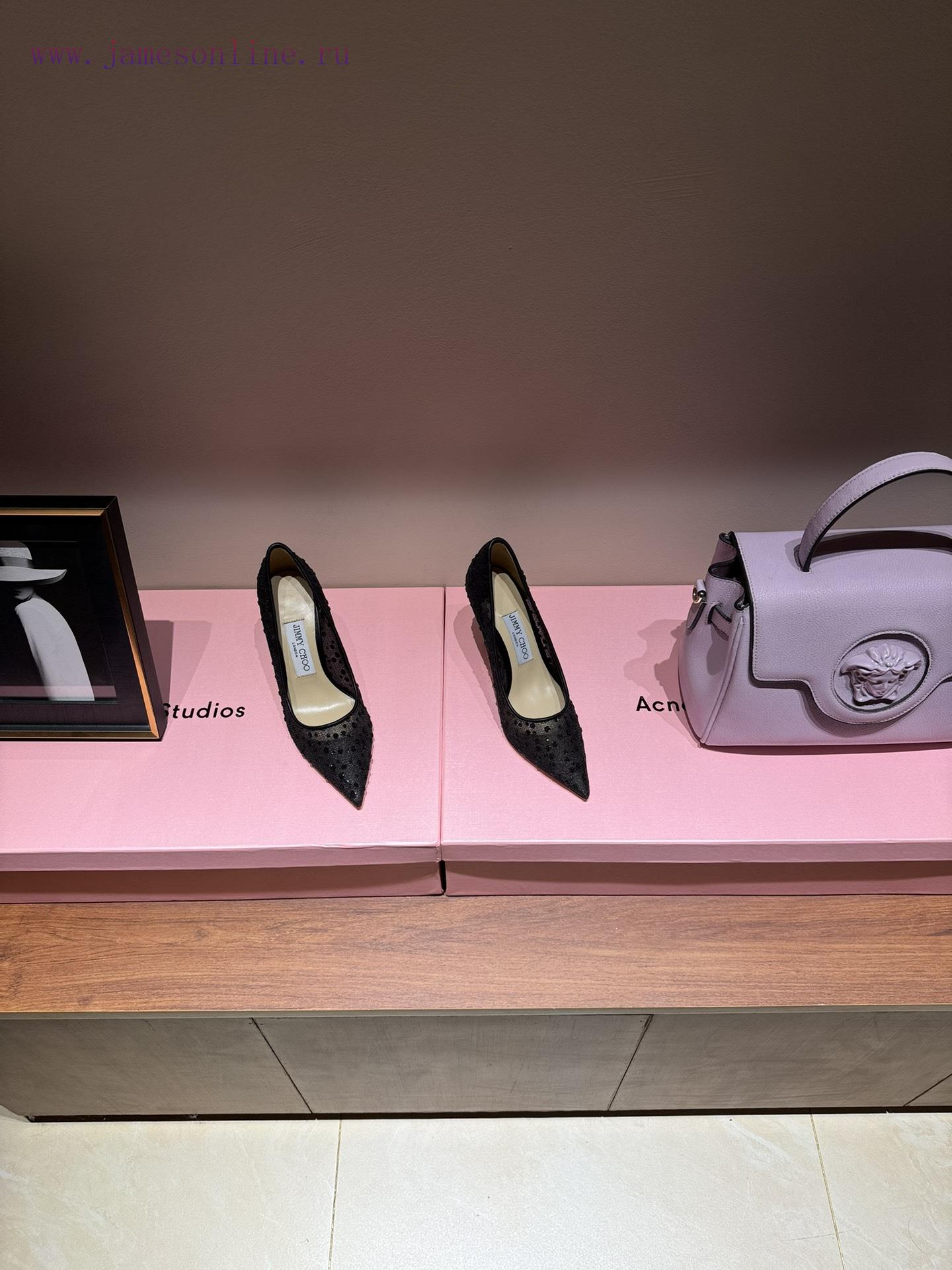 The mostIn early spring 2024, Jimmy Choo released rhinestone pointed slippers for Jimmy Weekuzgs4834 - Image 3