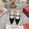 24 new RV painted cat heel slippersInspired by the Belle Vivier collection, the style is sim61pwiigk