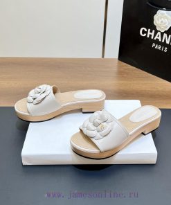 Top tierSynchronized Solid Wood Thick Bottom Slippers 2024 Summer New Chanel Camellia Cool S4s9x4k5b