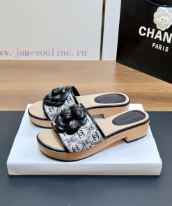 Top tierSynchronized Solid Wood Thick Bottom Slippers 2024 Summer New Chanel Camellia Cool S99zp9bc7