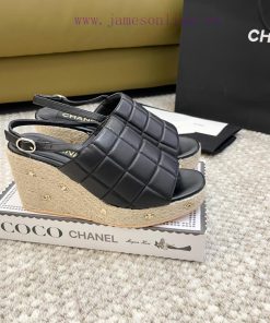 Chanel's new 24 year old grass woven wedge sandalsCode 35-411suj3f6p