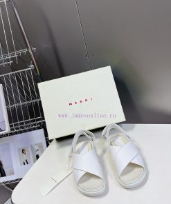 Marni's new spring and summer cross strap sandals are designed with contrasting colors for ale53rzia