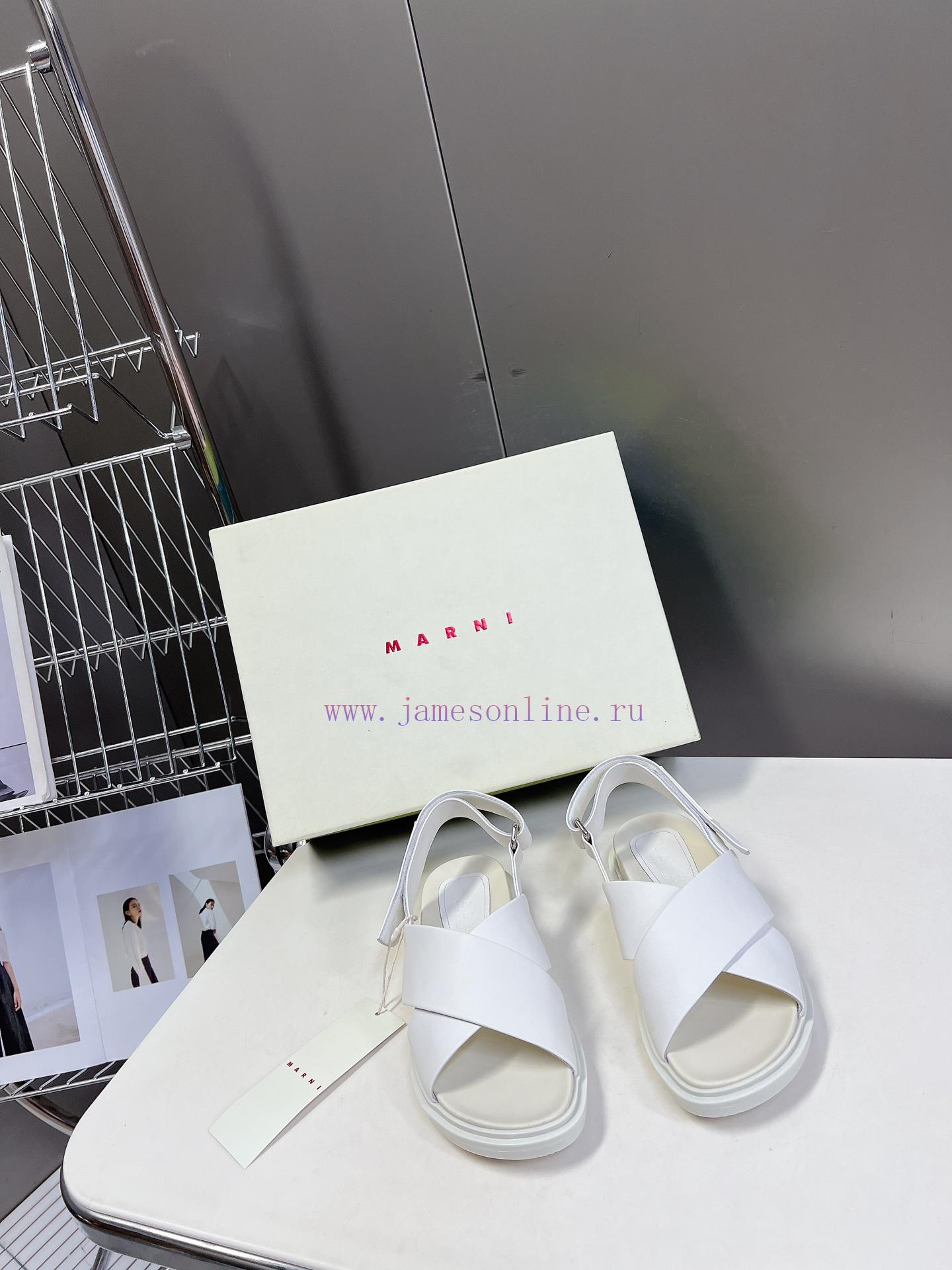 Marni's new spring and summer cross strap sandals are designed with contrasting colors for ale53rzia