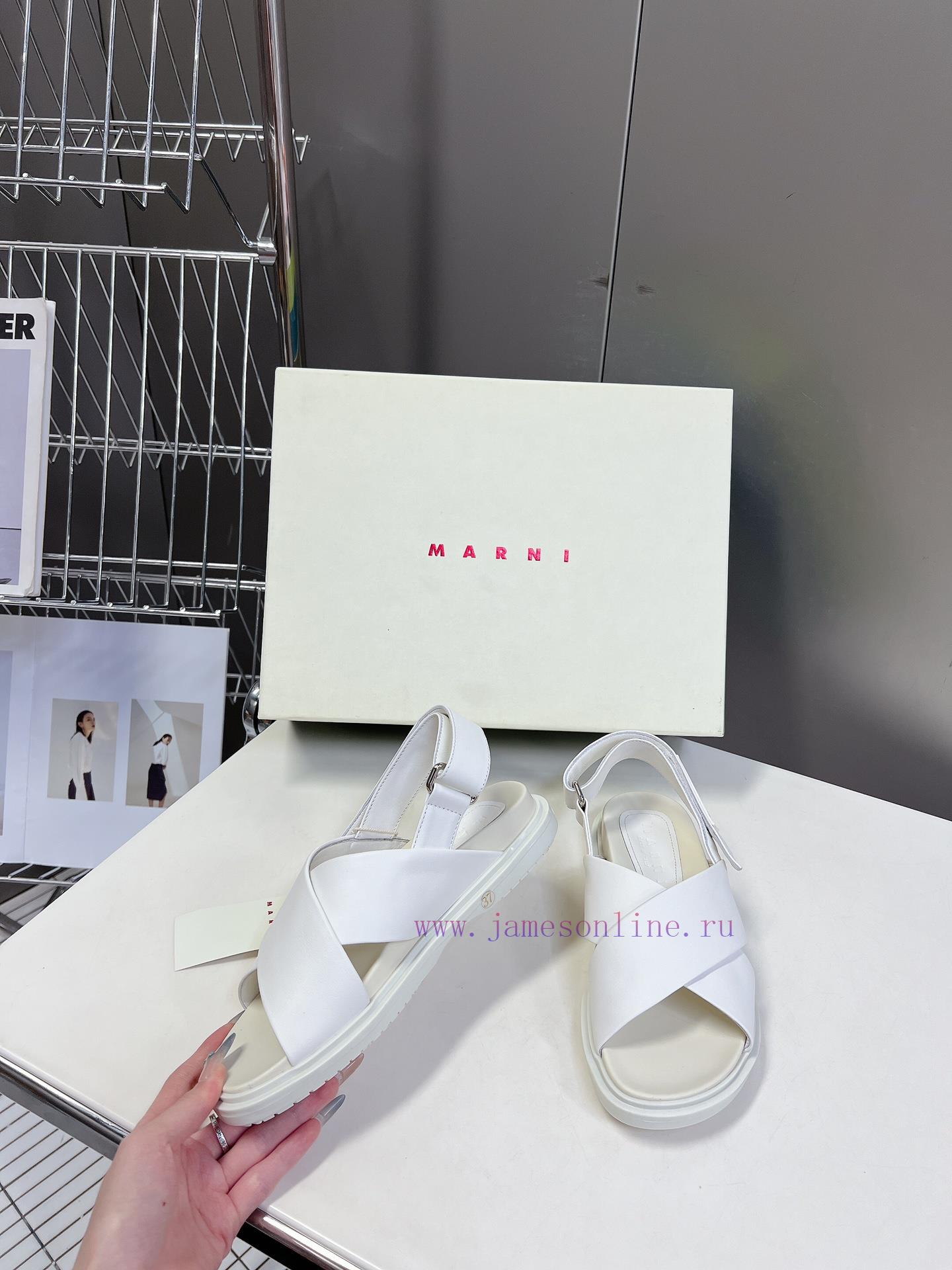 Marni's new spring and summer cross strap sandals are designed with contrasting colors for ale53rzia - Image 5