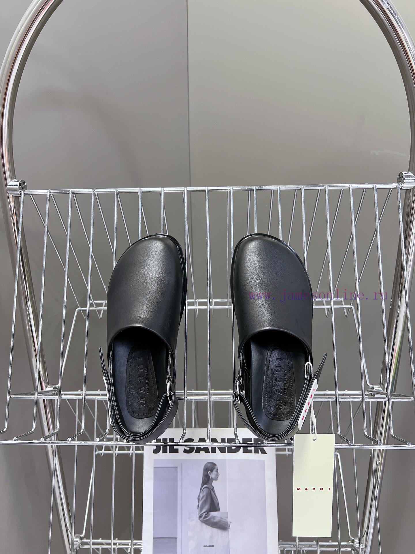 Marni's new spring and summer cross strap sandals are designed with contrasting colors for ayzuavz32 - Image 7