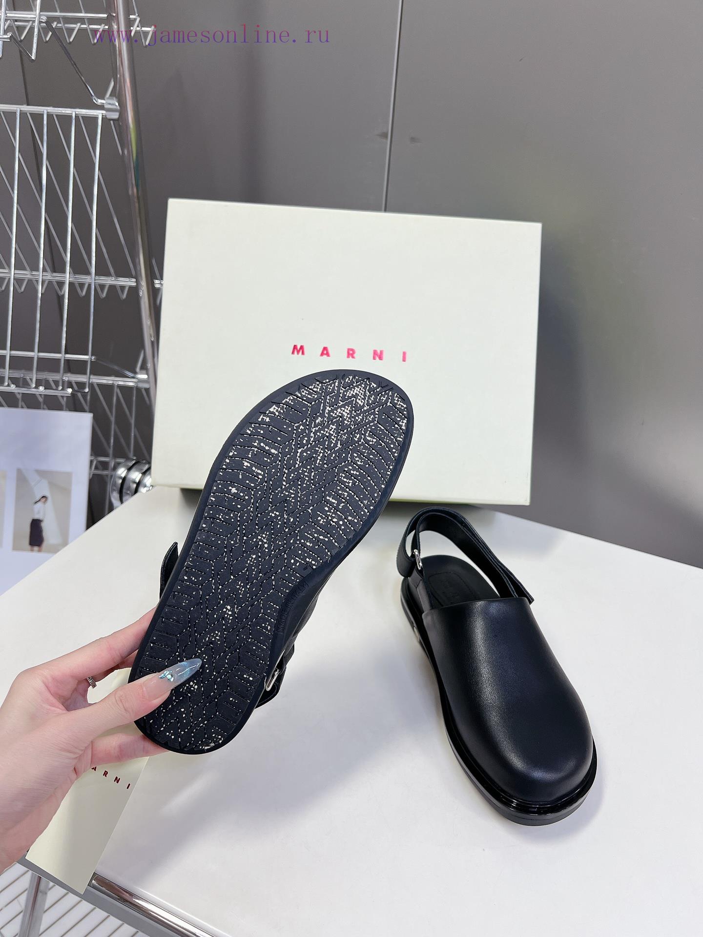 Marni's new spring and summer cross strap sandals are designed with contrasting colors for ayzuavz32 - Image 10