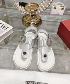New flat bottom herringbone sandals with clipped toesFeaturing adjustable buckle straps embeslood7tq