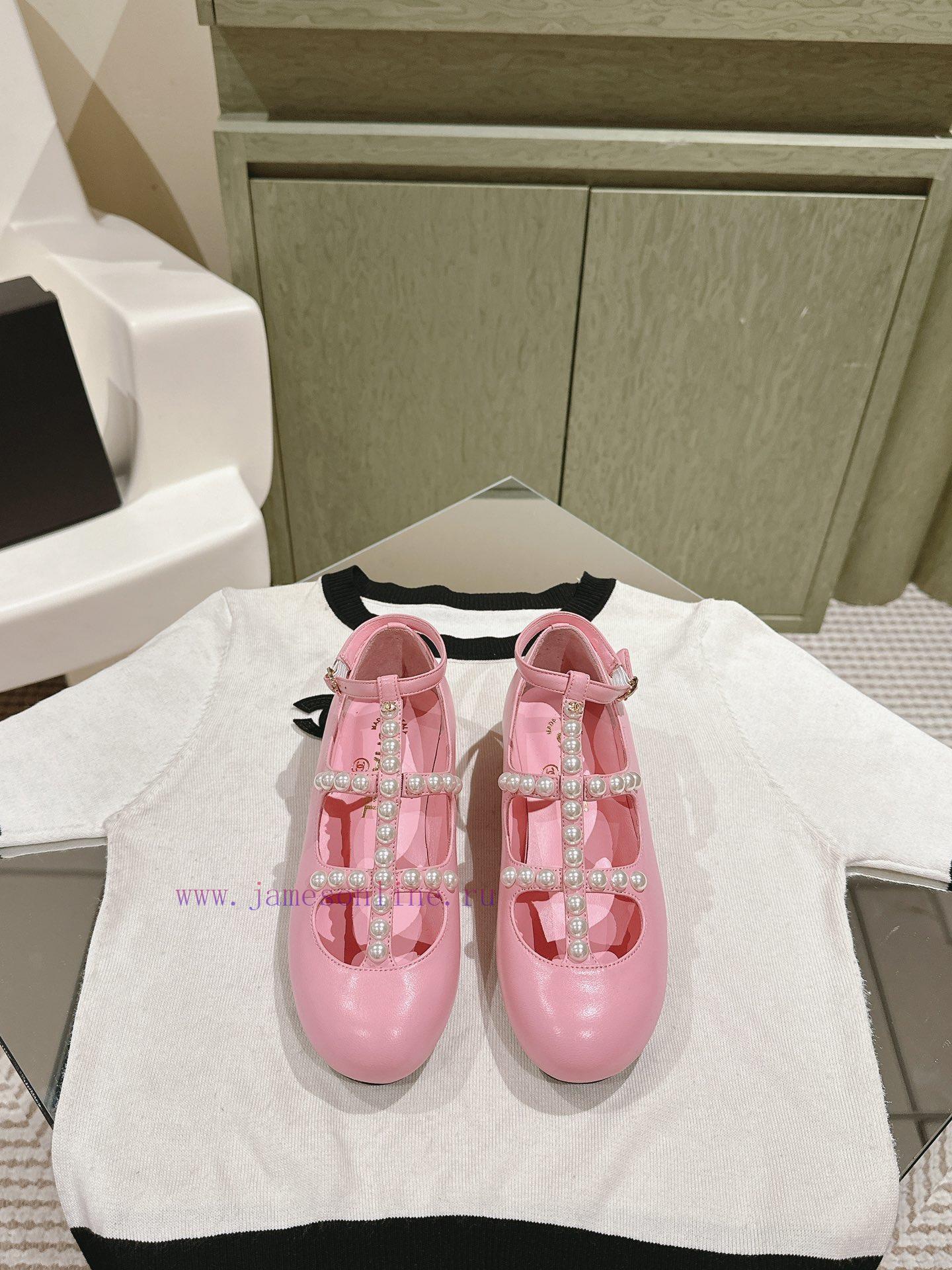 | ²⁰²4 𝐬𝐬 🤍🤎Chanel's latest pearl, Mary Jane, has a stylish look. It features a completely7efuxvxb