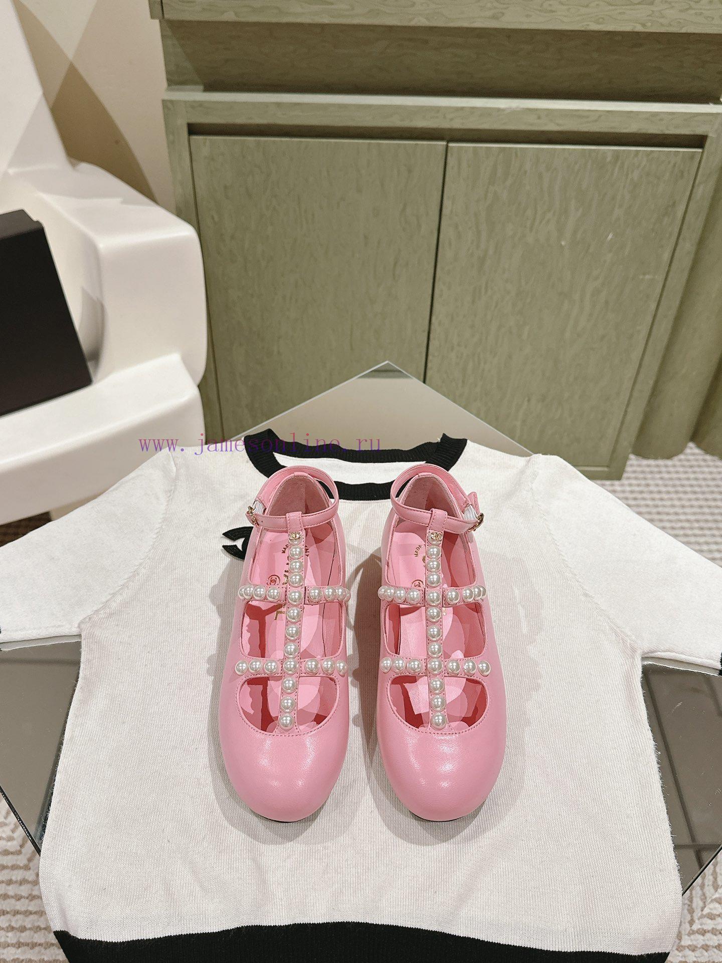 | ²⁰²4 𝐬𝐬 🤍🤎Chanel's latest pearl, Mary Jane, has a stylish look. It features a completely7efuxvxb - Image 2