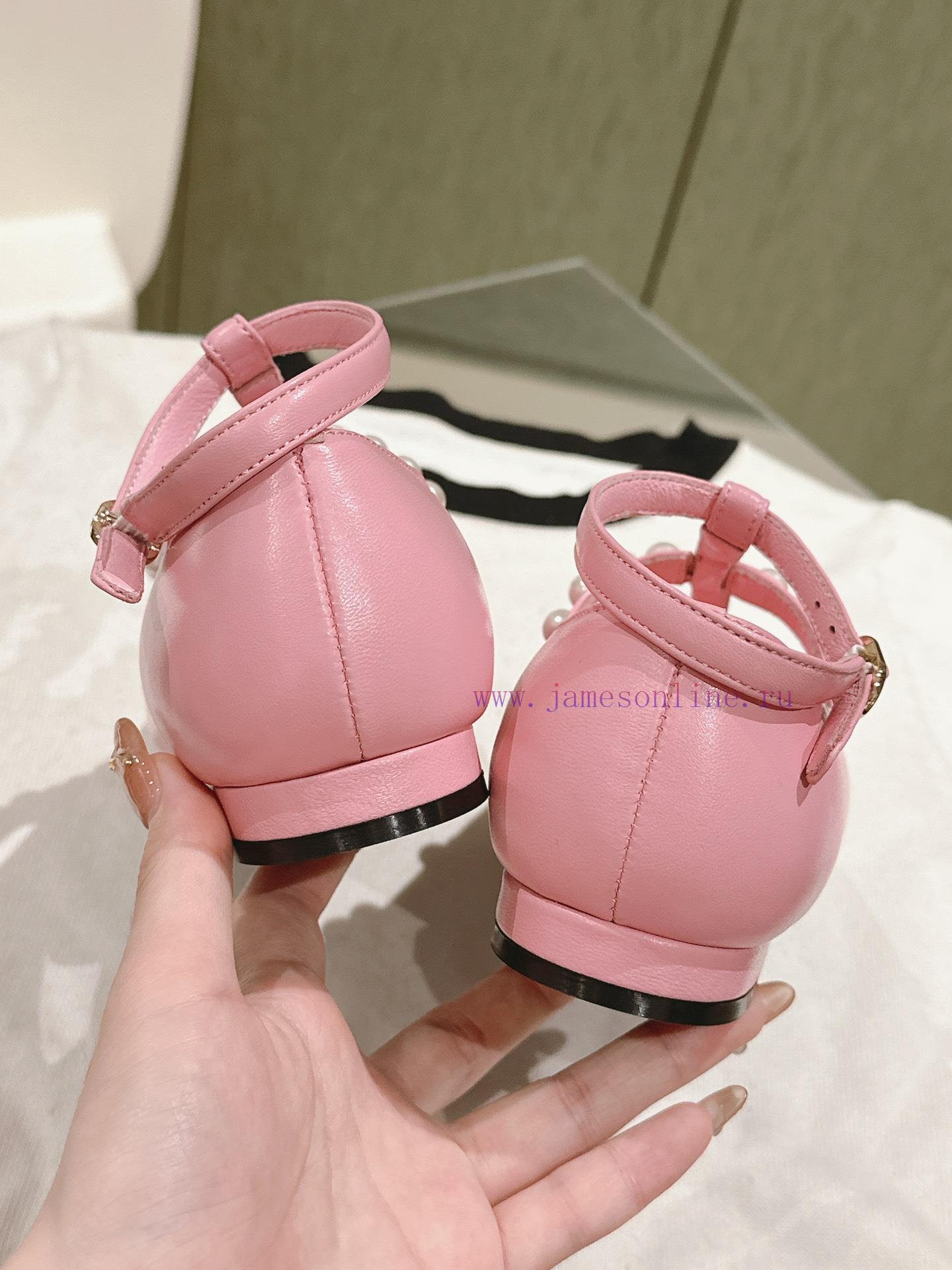 | ²⁰²4 𝐬𝐬 🤍🤎Chanel's latest pearl, Mary Jane, has a stylish look. It features a completely7efuxvxb - Image 6
