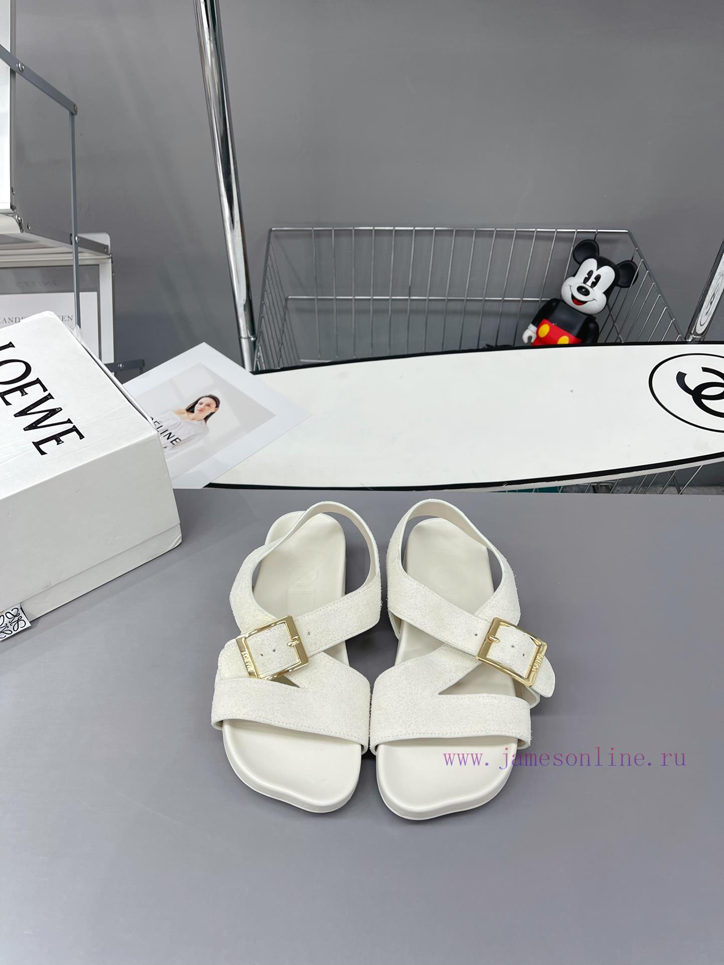 The new Roman sandals are here, comfortable yet not monotonousSandals made of Ease sheepskinuvowvpm5