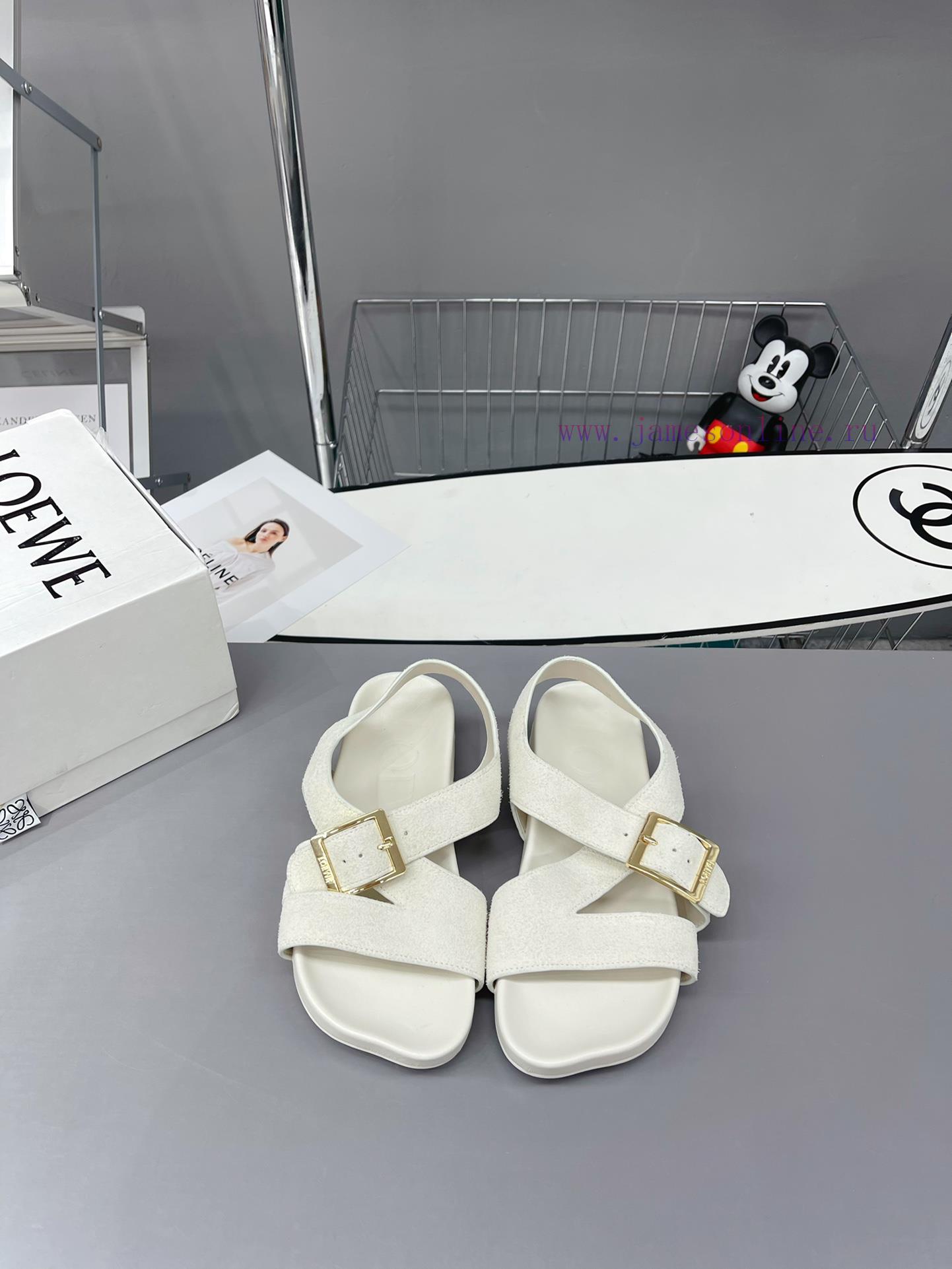 The new Roman sandals are here, comfortable yet not monotonousSandals made of Ease sheepskinuvowvpm5 - Image 2