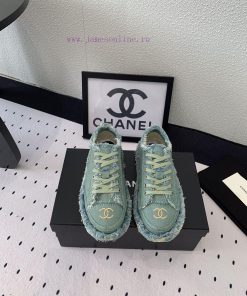 Chanel's new fringed canvas shoes are top-notch and can add fashionable temperament to vario81jin7iq