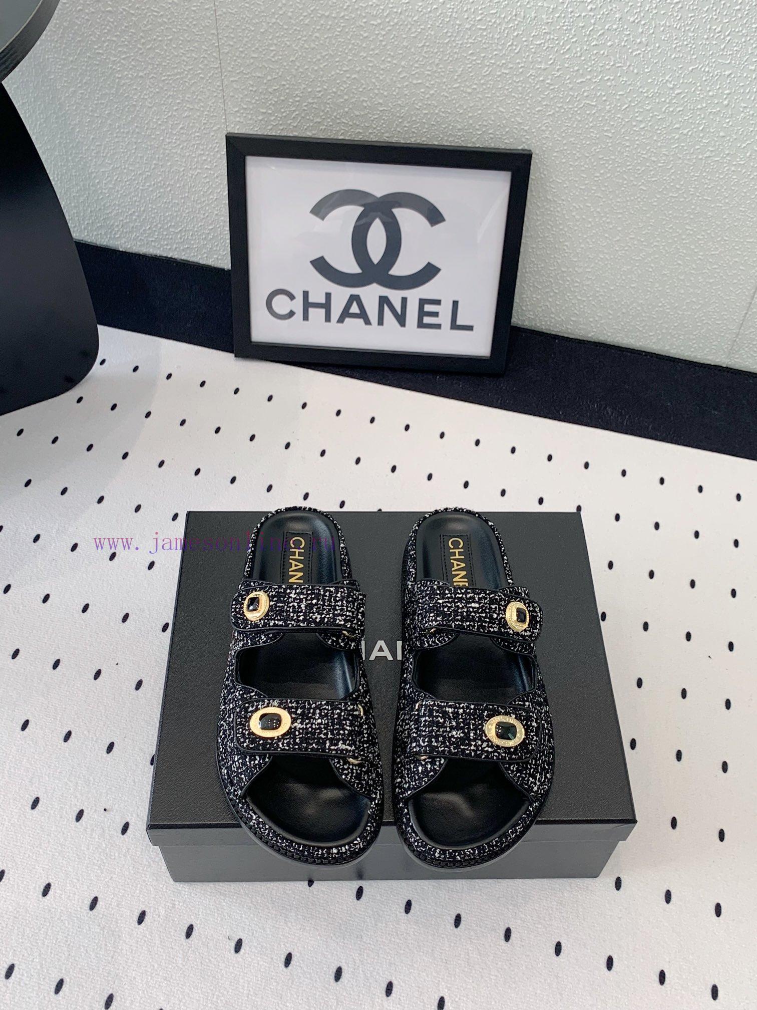 Chanel's new half drag beach shoes are top-notch, simple, versatile and versatile tools. Orim129e3u0