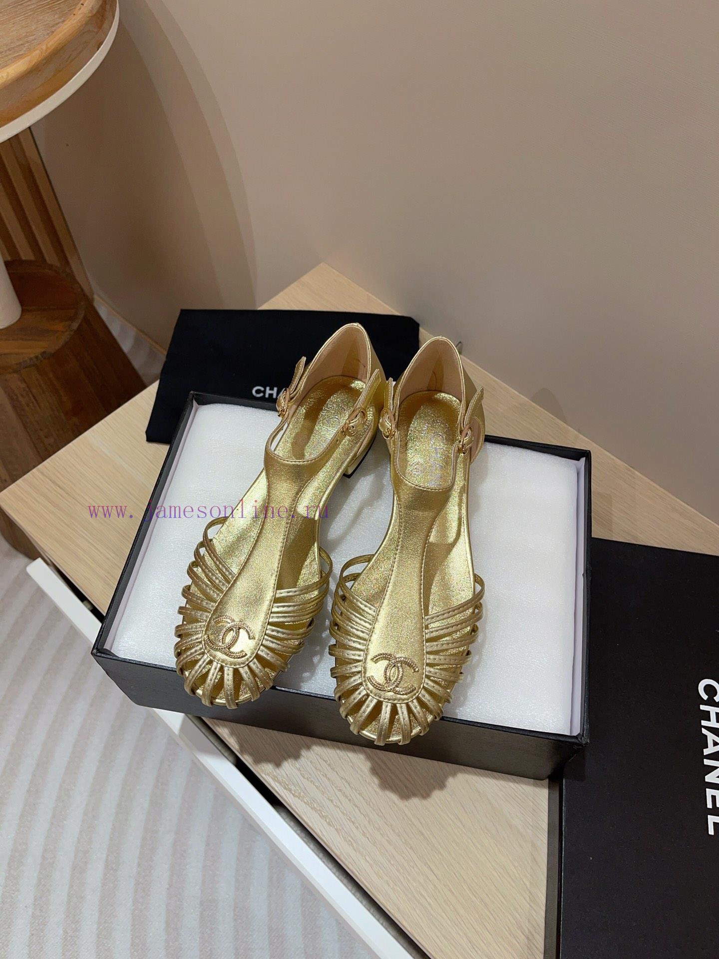 -24Fw new Chanel Roman flat sandalsCute enough to explode, rich heiress instantly looks retrgwvt7hwe - Image 2