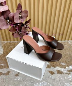 Amina Muaddi2024's new Charlotte series high heels have sharp edges and slanted square headsdfcu91z6