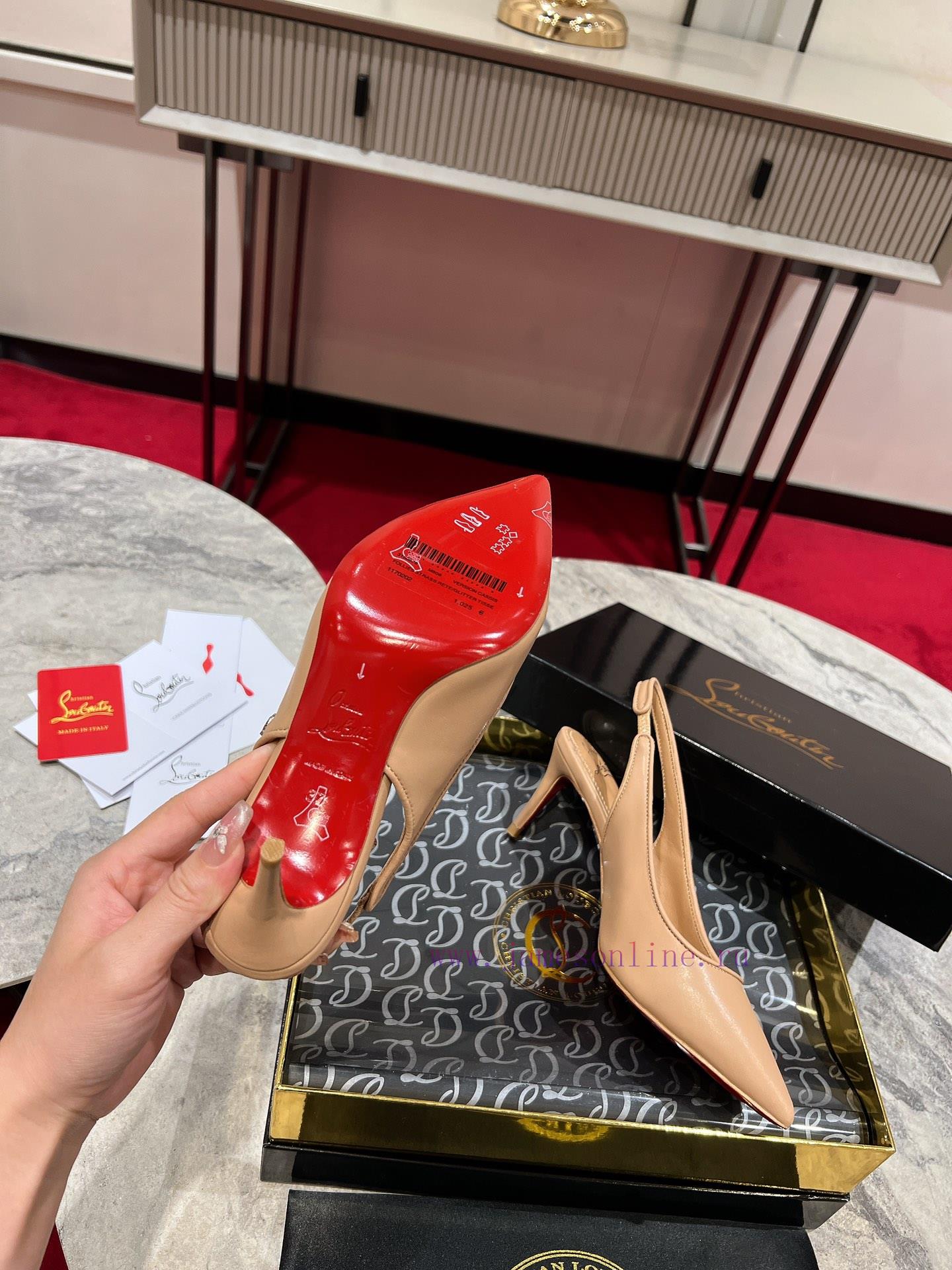 ∙ CL deduction with empty space ∙ ꫛꫀ w ︎ ️This high-heeled shoe is made of black calf leathextg3tc82 - Image 9