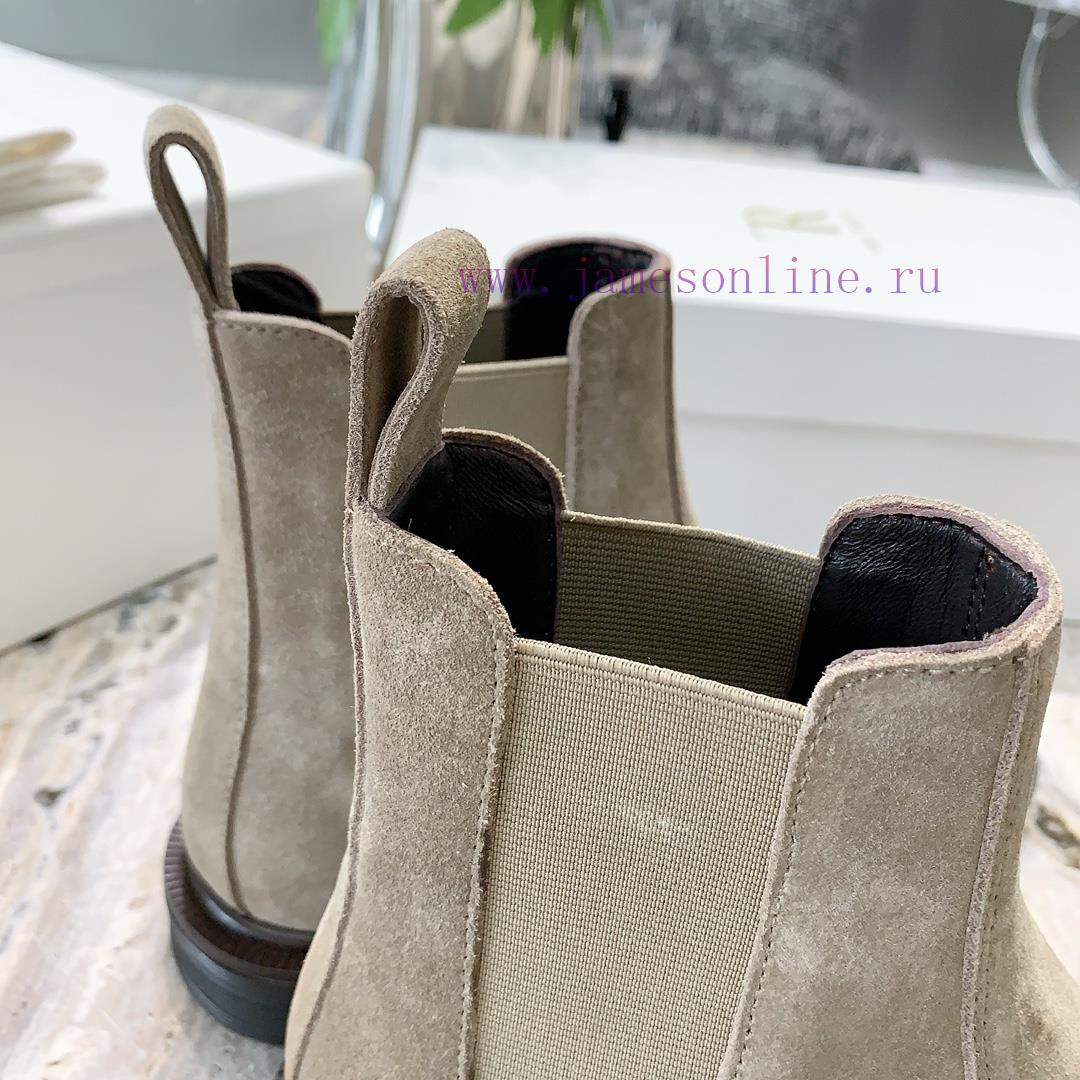 The row's new short boots have a simple and high-end feel, with a square toe that is both co1w1tlv8u - Image 8