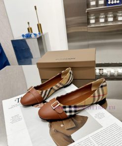 Burberry's classic plaid flat shoes are the least picky and age limited shoes to date. Everyoqrmke8b