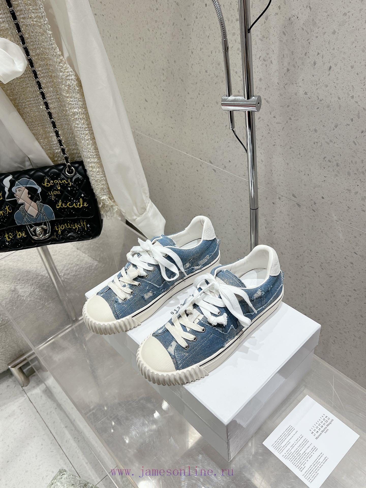 MaisonMargiela MM6, a worn-out German style training shoe, is a casual sports shoeThis Germavcr6p9st - Image 2