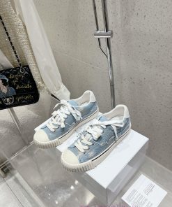 MaisonMargiela MM6, a worn-out German style training shoe, is a casual sports shoeThis Germa8pjzxtm9