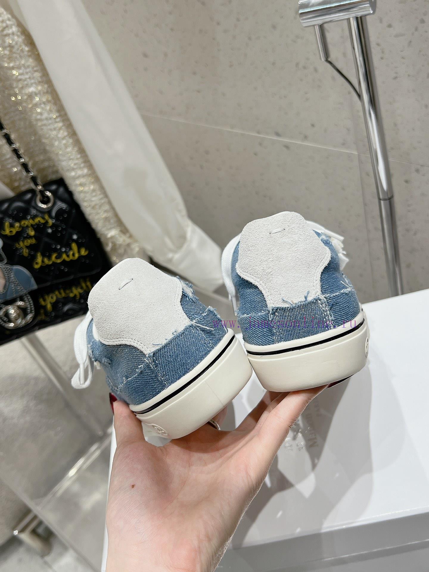 MaisonMargiela MM6, a worn-out German style training shoe, is a casual sports shoeThis Germavcr6p9st - Image 10
