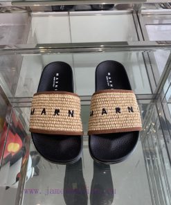 Marni's new spring and summer couple style slippers exude the necessary atmosphere for summe8yffxgme