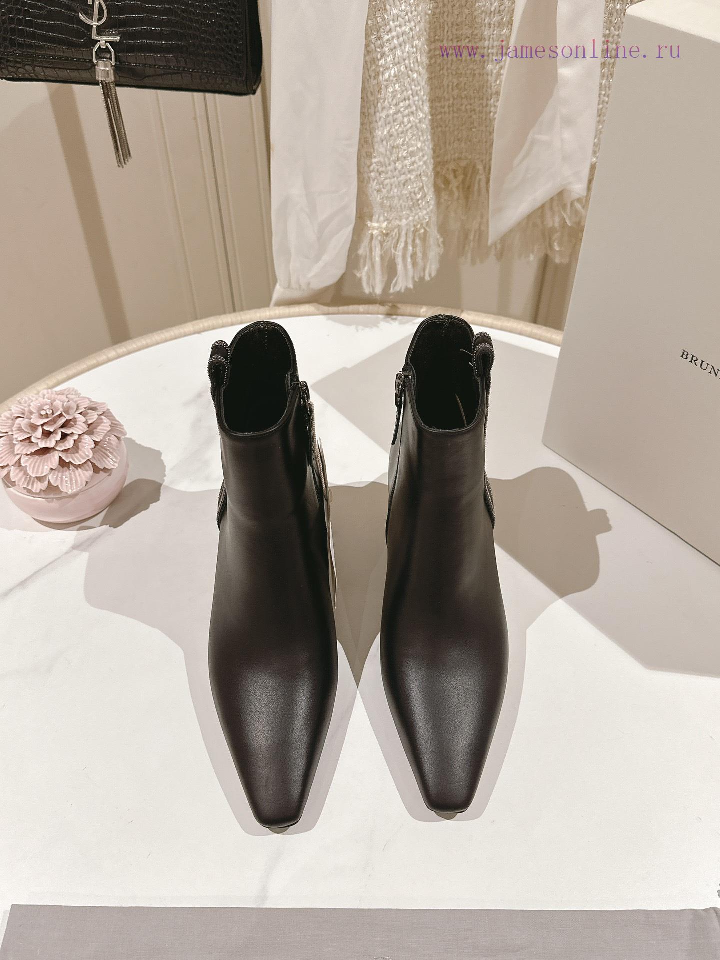 . The classic inspiration of the highest quality Brunello Cucinelli short boots in the markez753svky