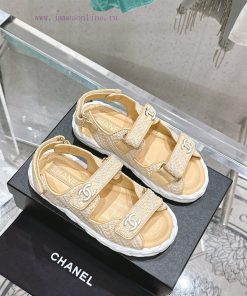 Latest news from 𝗖𝗛𝗔𝗡𝗘𝗟Chanel woolen beach shoes are too explosiveVersatile artifact, super p81k6ydq