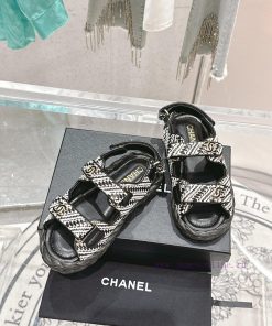 Latest news from 𝗖𝗛𝗔𝗡𝗘𝗟Chanel woolen beach shoes are too explosiveVersatile artifact, super fc9k2cpm