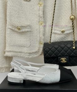 Chanel | Chanel Classic Water Diamond Backhole SandalsThis is probably the legendary princesku3vsxk4