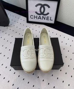 Chanel's new fisherman shoes are designed and made with heavy craftsmanship in summer. They pgoawsha
