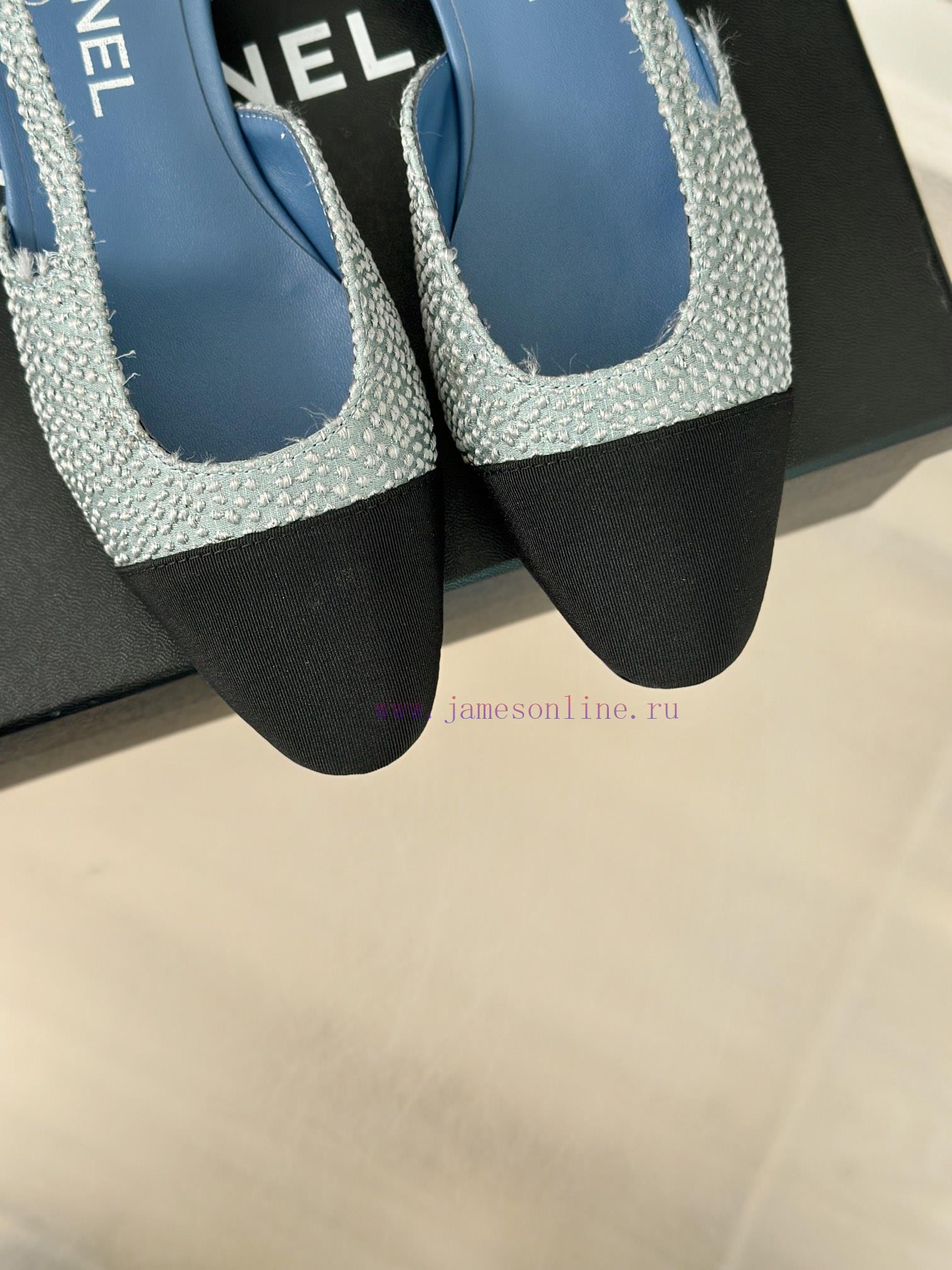 Chanel | Chanel Classic Sling BackColor blocked thick heel empty sandalsAlthough it is one o5khfvcxc - Image 8