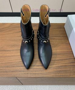 ISABEL MARANT rivet short boots are a simple and versatile material with a top layer of calfdyaagjgn
